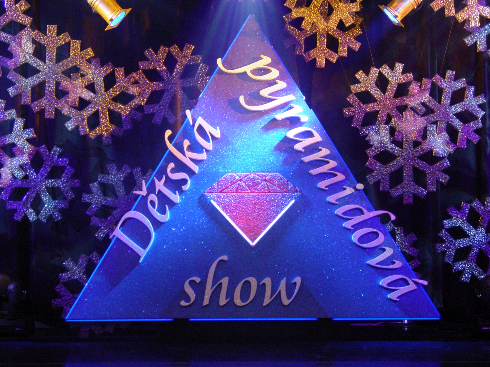 Dětská pyramidová show 2003